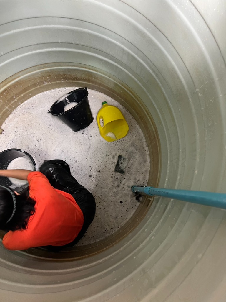 ก่อนล้าง - กำลังขัดล้างด้วยน้ำยา